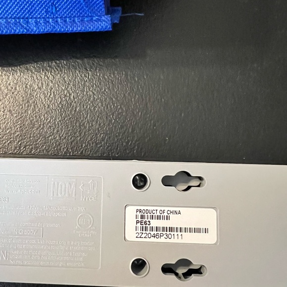 APC 6 Outlet Power Strip - Picture 2 of 5